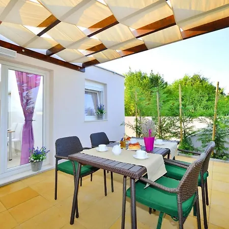 Apartments Dalmatia In Preko With Pool Appartement Preko