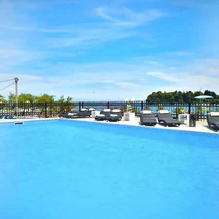 Apartments Dalmatia In Preko With Pool