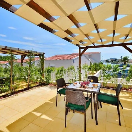 Apartments Dalmatia In Preko With Pool