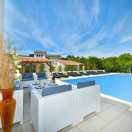Apartman Dalmatia In Preko, Island Ugljan, With Swimmingpool *