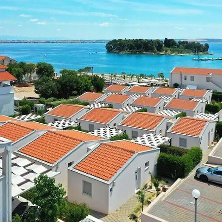 Apartments Dalmatia In Preko With Pool Appartement