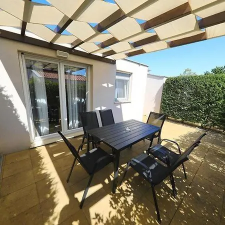 Appartement Apartments Dalmatia In Preko With Pool