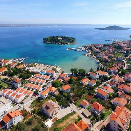 Appartement Apartments Dalmatia In Preko With Pool *