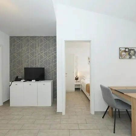 Apartments Dalmatia In Preko With Pool *