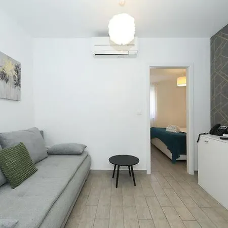 Apartments Dalmatia In Preko With Pool Appartement