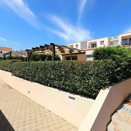 Apartments Dalmatia In Preko With Pool Appartement *
