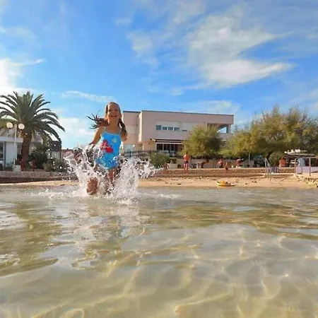 Apartments Dalmatia In Preko With Pool Appartement *