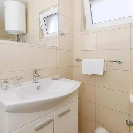 Apartments Dalmatia In Preko With Pool Appartement *